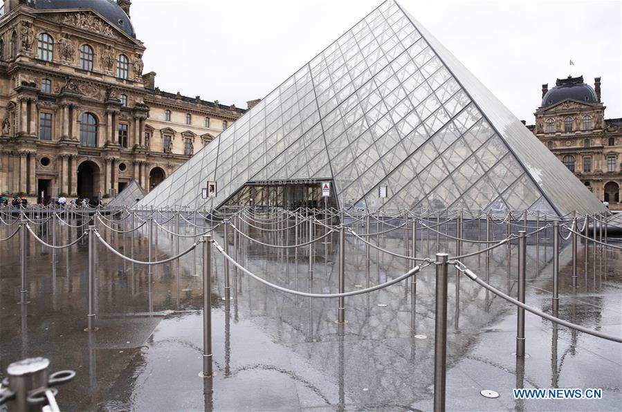 FRANCE-PARIS-LOUVRE MUSEUM-CORONAVIRUS-CLOSE