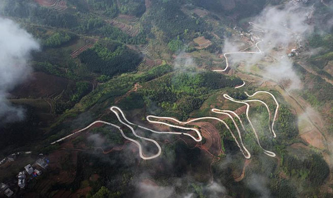 Highway network changes people's life in south China's Guangxi