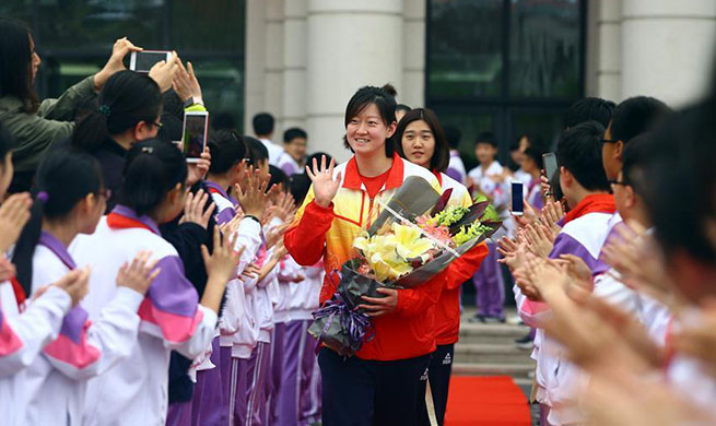 Tianjin women's volleyball team interacts with middle school students