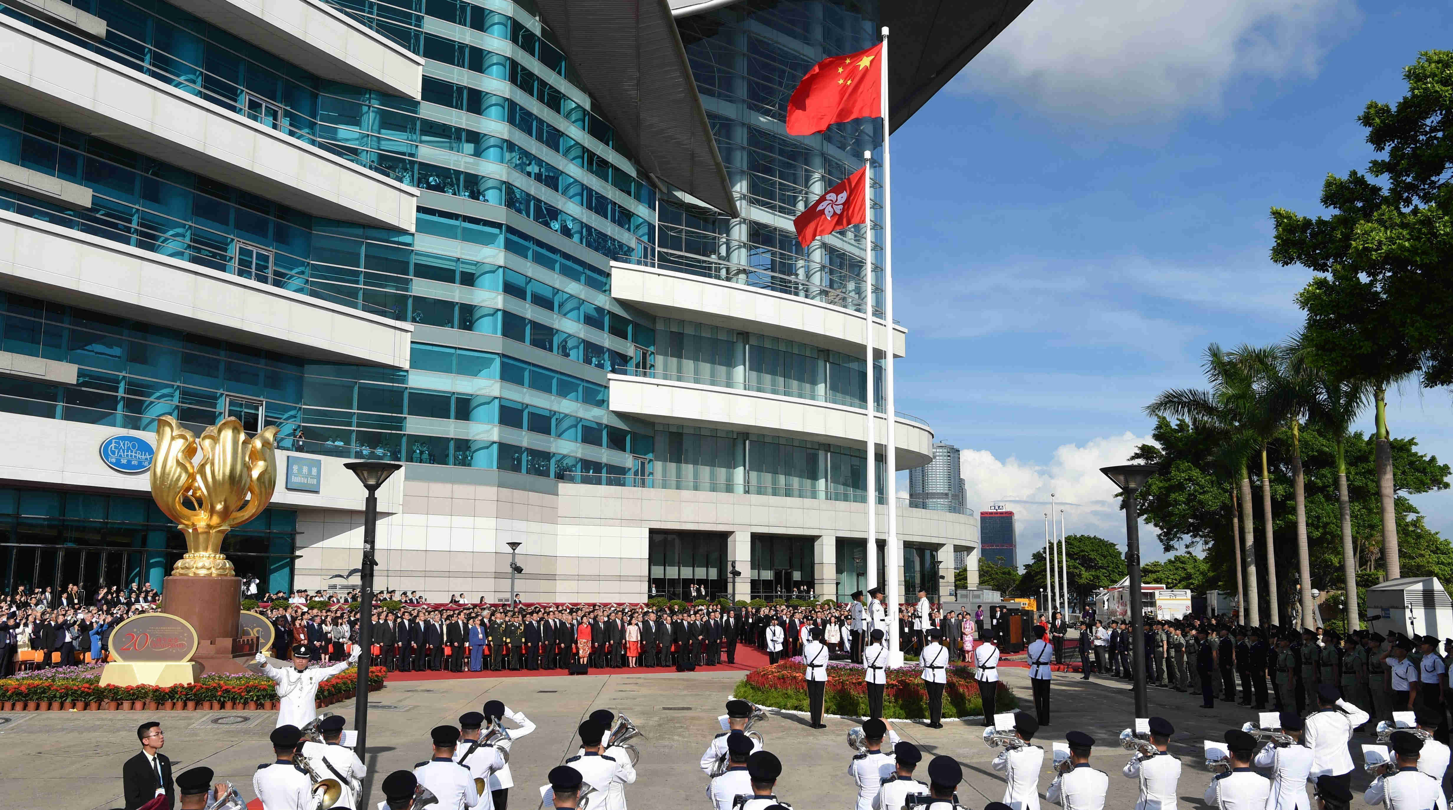 香港特区举行升旗仪式庆祝回归20周年