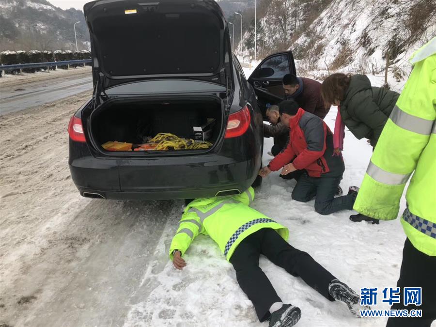 （新华全媒头条）（4）雨雪冰冻中，他们奋力前行——基层党员干群抗击冰雪灾害纪实