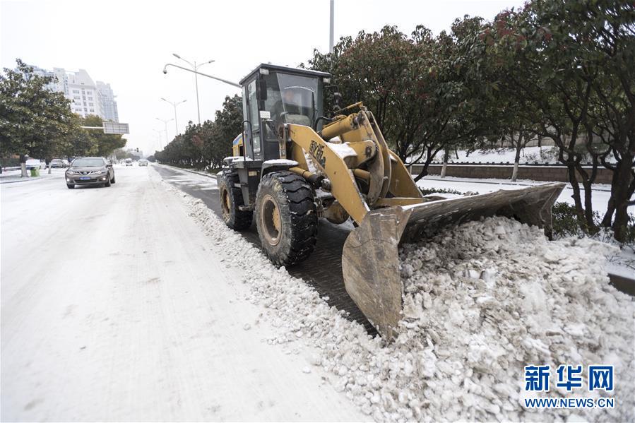 （新华全媒头条）（9）雨雪冰冻中，他们奋力前行——基层党员干群抗击冰雪灾害纪实