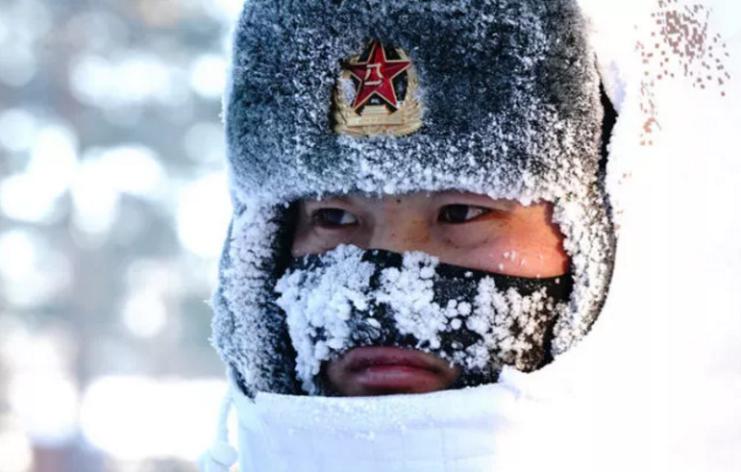 2018年2月5日，駐守在漠河縣北極村的北部戰(zhàn)區(qū)陸軍某部官兵在執(zhí)勤（來源：新華社）