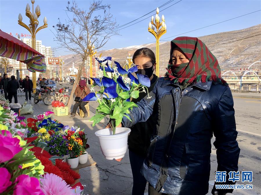 （新春走基层·图文互动）（2）“只要备好年货，新的一年就可以风调雨顺”——腊月藏区年货市场见闻