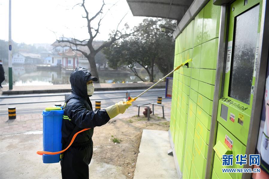 （在习近平新时代中国特色社会主义思想指引下——新时代新作为新篇章·习近平总书记关切事·图文互动）（3）当亿万只手紧握在一起……——战“疫”一线感受中国力量