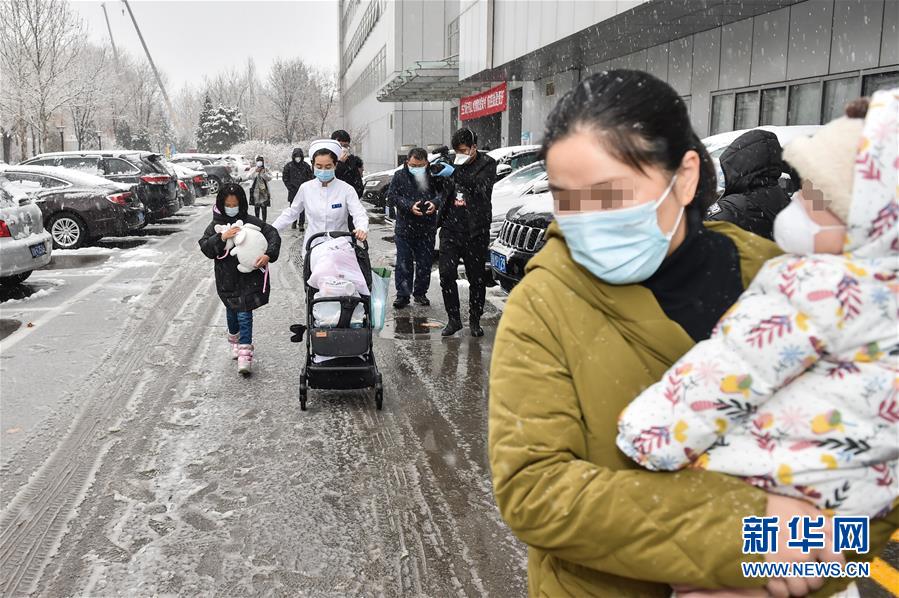 （聚焦疫情防控·图文互动）（4）“等奇奇长大了，一定带她再来北京”——北京9个月患儿出院记