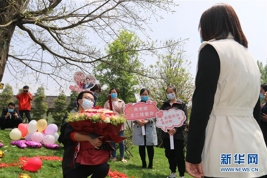 （新華全媒頭條·圖文互動）（13）“我看不見你的樣子，但我知道你是誰”——寫在國際護士節(jié)來臨之際