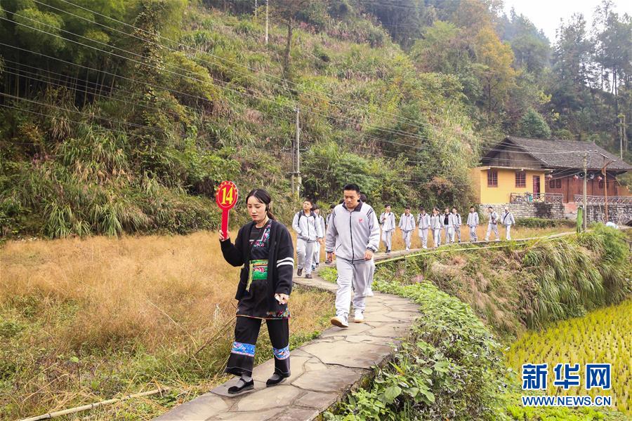 （在习近平新时代中国特色社会主义思想指引下——新时代新作为新篇章·习近平总书记关切事·图文互动）（3）精准扶贫7年，十八洞村“长”出10余种新职业