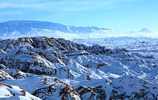 镜头带你走进甘肃张掖平山湖大峡谷 雪后尽显北国风光壮丽美景