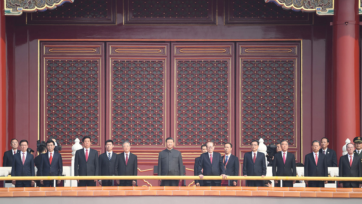 习近平等在天安门城楼上