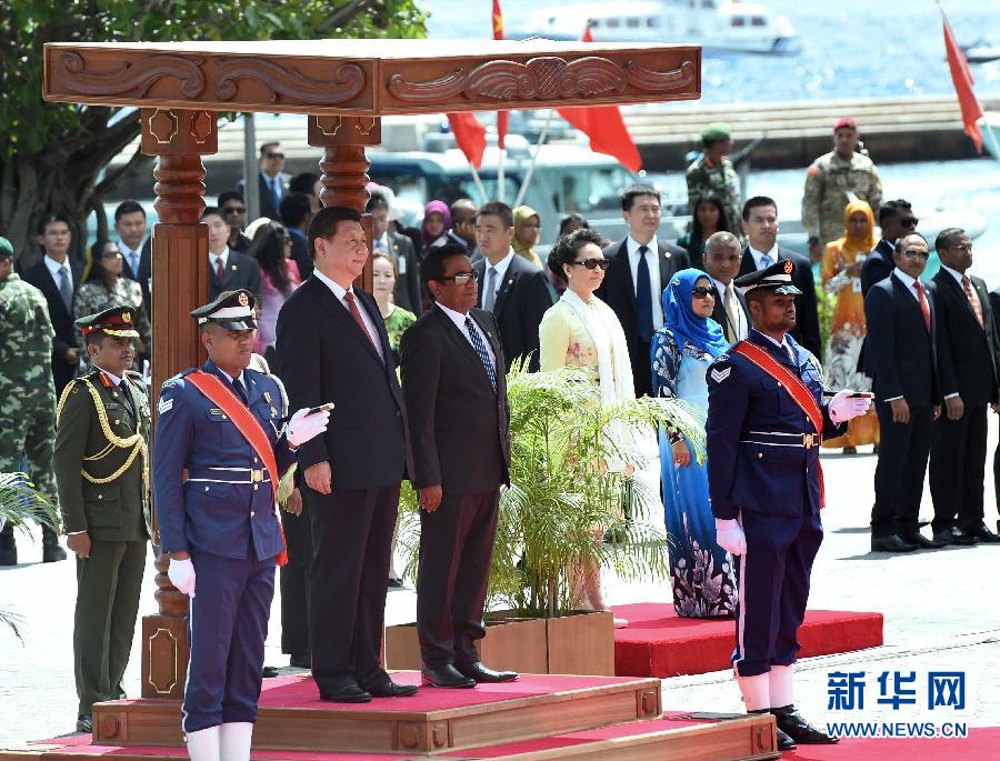 9月15日，国家主席习近平同马尔代夫总统亚明在马累举行会谈。会谈前，亚明在共和国广场为习近平举行欢迎仪式。 新华社记者 马占成 摄