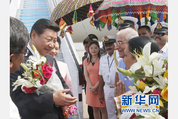 9月17日，国家主席习近平抵达古吉拉特邦艾哈迈达巴德市，开始对印度进行国事访问。 新华社记者 鞠鹏 摄