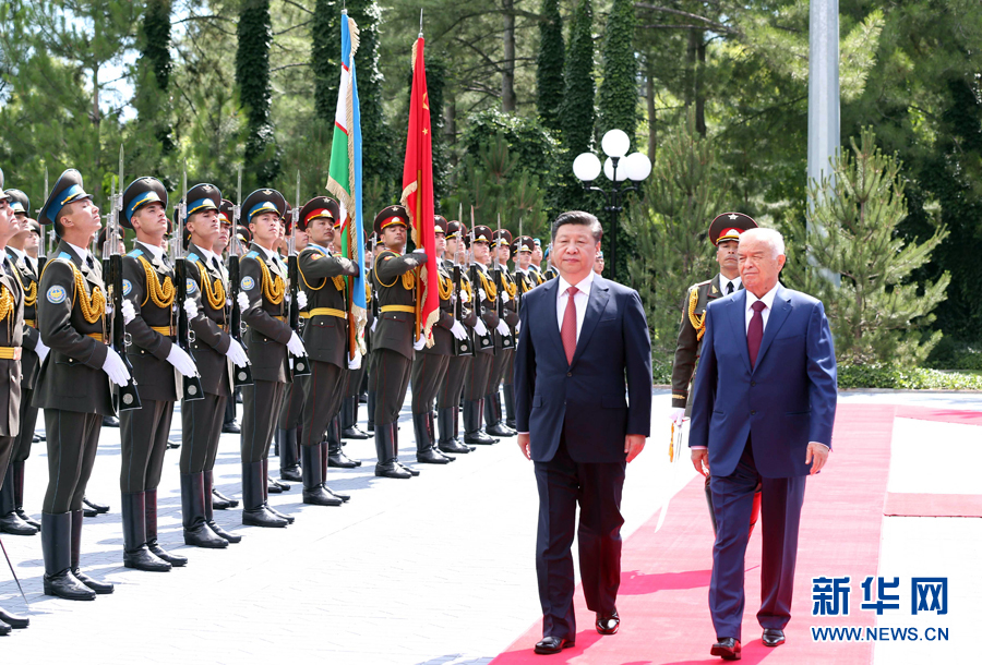 6月22日，国家主席习近平在塔什干库克萨莱国宾馆同乌兹别克斯坦总统卡里莫夫举行会谈。会谈前，习近平出席卡里莫夫举行的欢迎仪式。新华社记者马占成摄