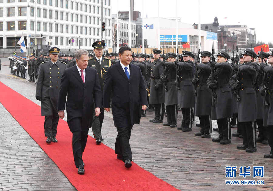 4月5日，国家主席习近平在赫尔辛基同芬兰总统尼尼斯托举行会谈?；崽盖埃敖匠鱿崮崴雇性谧芡掣ピ壕傩械穆≈鼗队鞘?。 新华社记者饶爱民 摄