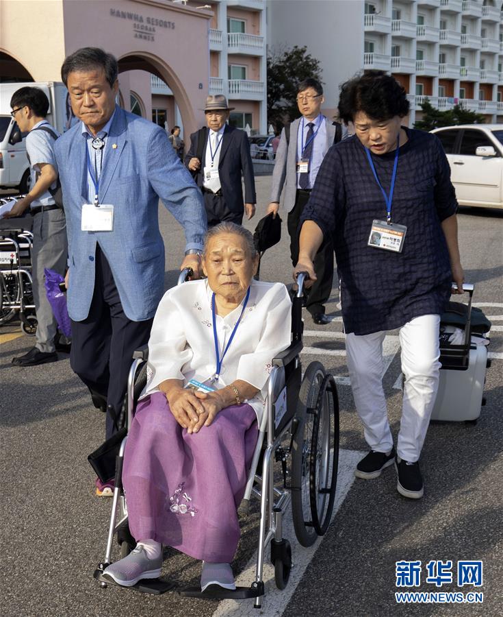 （国际）（2）韩国离散亲属赴朝参加团聚活动